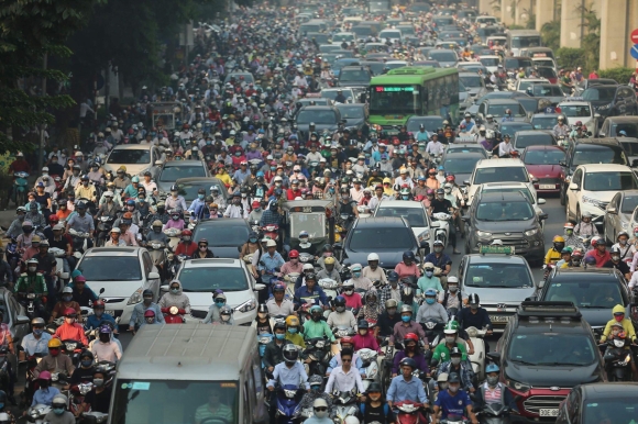 Người nước ngoài thất vọng với văn hóa xe máy ở Việt Nam
