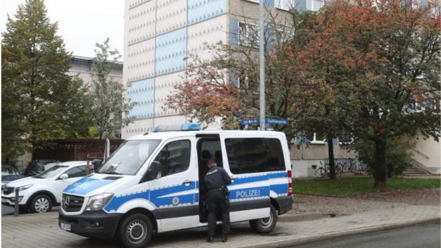 Cảnh sát Đức đồng loạt truy lùng các nghi can khủng bố trên 5 tiểu Bang - 1 Cảnh sát Đức đồng loạt truy lùng các nghi can khủng bố trên 5 tiểu Bang - 1