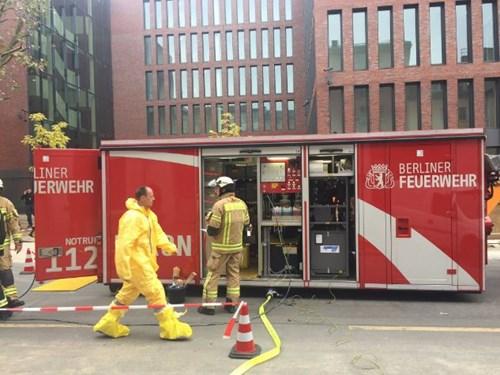 Trụ sở tình báo Đức náo loạn vì khói axit - 2 Trụ sở tình báo Đức náo loạn vì khói axit - 2