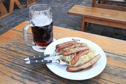 Nhà hàng xúc xích gần 900 tuổi ở München vẫn hút khách ở Đức - 6
