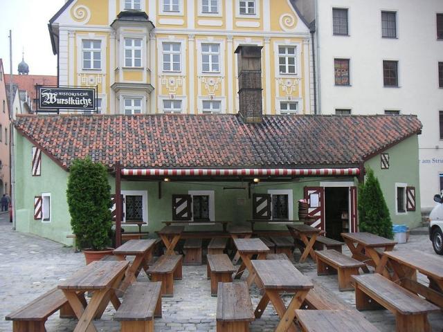 Nhà hàng xúc xích gần 900 tuổi ở München vẫn hút khách ở Đức - 7