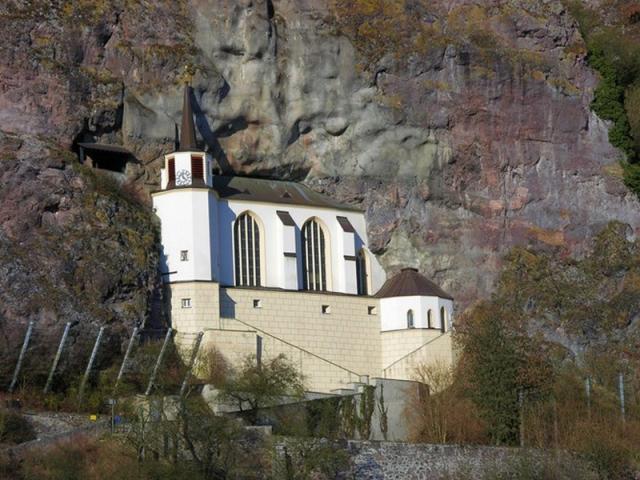 Độc đáo nhà thờ trong hang núi ở Oberstein, miền Tây nước Đức - 2