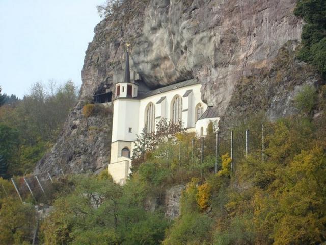 Độc đáo nhà thờ trong hang núi ở Oberstein, miền Tây nước Đức - 4