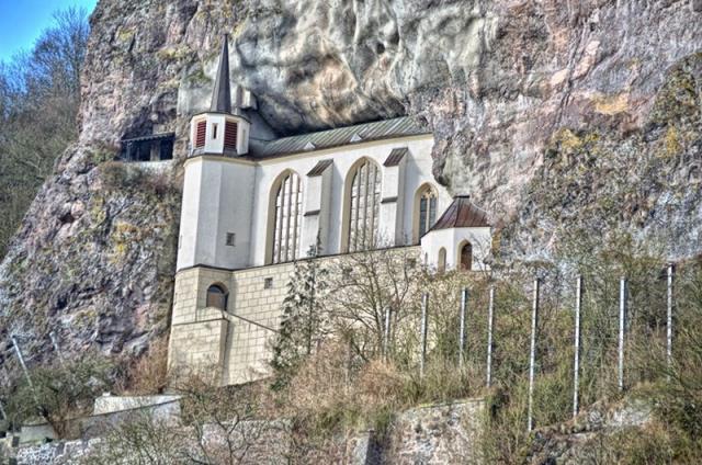 Độc đáo nhà thờ trong hang núi ở Oberstein, miền Tây nước Đức - 7