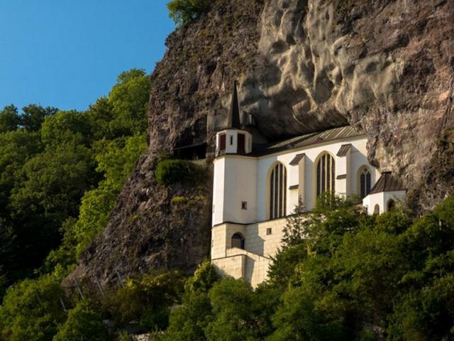 Độc đáo nhà thờ trong hang núi ở Oberstein, miền Tây nước Đức - 9