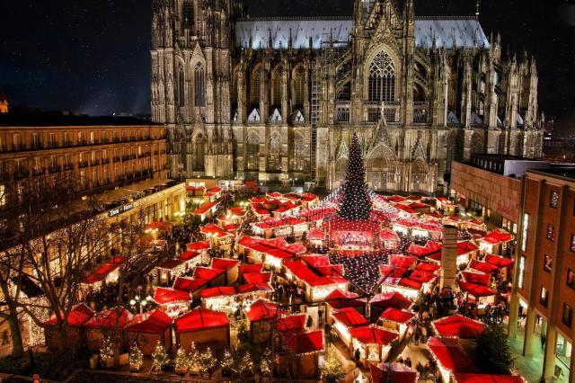 Chợ Giáng Sinh lộng lẫy tràn đầy không khí lễ hội ở châu Âu - 0