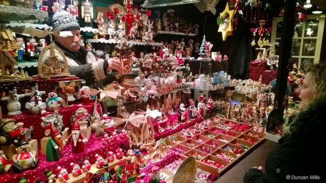 Chợ Giáng Sinh lộng lẫy tràn đầy không khí lễ hội ở châu Âu - 1