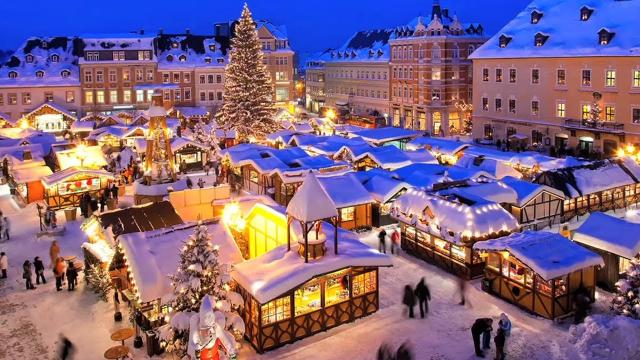 Chợ Giáng Sinh lộng lẫy tràn đầy không khí lễ hội ở châu Âu - 2