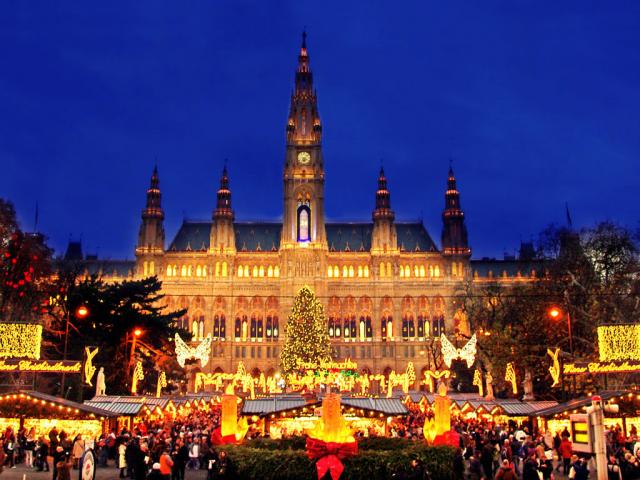 Chợ Giáng Sinh lộng lẫy tràn đầy không khí lễ hội ở châu Âu - 11