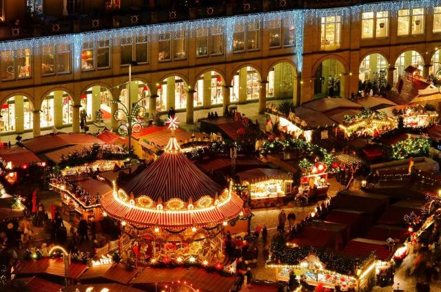 Chợ Giáng Sinh lộng lẫy tràn đầy không khí lễ hội ở châu Âu - 15
