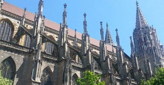 Đức: Nhà thờ cao nhất thế giới bị xói mòn vì nạn tè bậy