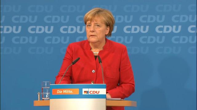 Bà Angela Merkel bàng hoàng trước vụ tấn công xe của CLB Dortmund - 0
