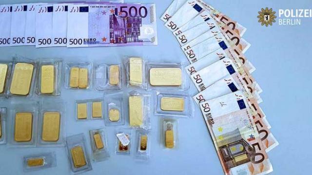 Một người đàn ông ở Berlin nhặt được và 3500 Euro và 22 thỏi vàng ở gốc cây - 0