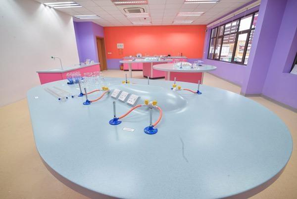 Cận cảnh ngôi trường toàn màu hồng, học phí nửa tỷ/năm ở Việt Nam - 5