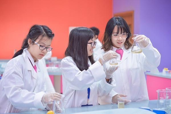 Cận cảnh ngôi trường toàn màu hồng, học phí nửa tỷ/năm ở Việt Nam - 6