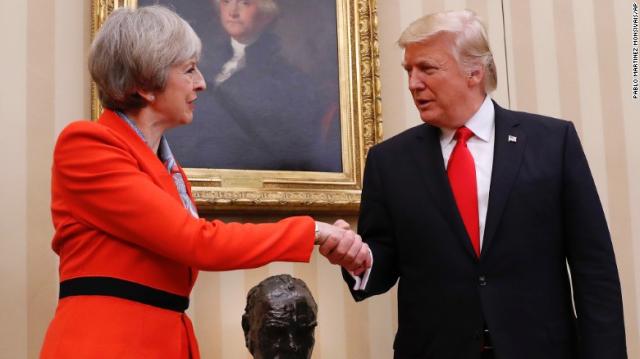 Thế giới đêm qua: Hạ viện Mỹ thông qua gói cải cách thuế, Tai nạn xe buýt ở Mexico, Tổng thống Trump điện đàm với Thủ tướng Anh - 3