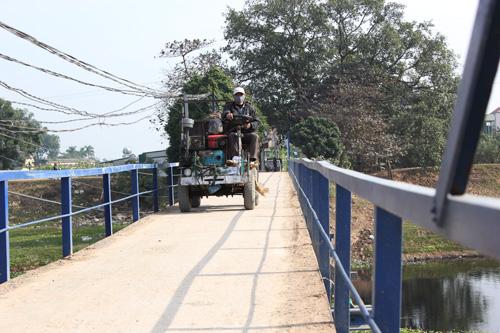 Người dân tự góp tiền xây cầu, lập trạm thu phí - 1