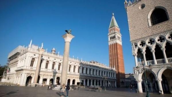 Venice: Bốn khách Nhật trả 1100 euro cho bữa ăn - 1