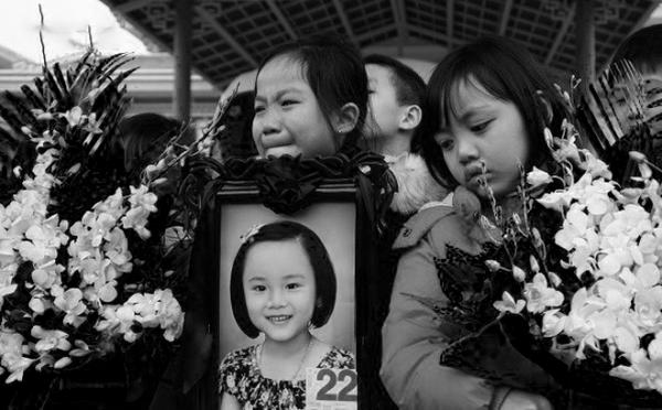 ‘Con tặng lại ánh sáng cho bạn khác nhé’: Trả lại thân xác này, nhẹ nhàng bay lên nhé bé An! - 0