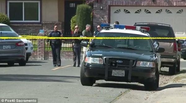 California: Cảnh sát bắn chết một thanh niên da đen vì nhầm lẫn điện thoại của anh ta là súng - 1