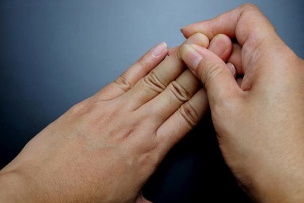 6 dấu hiệu cảnh báo bệnh nguy hiểm mỗi khi thức dậy buổi sáng - 1