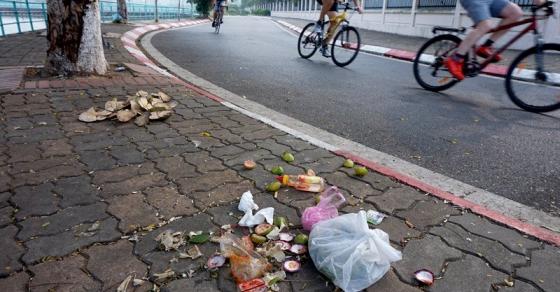 Vì sao người Việt “can đảm đến mấy” cũng không dám làm 2 thói xấu này ở nước ngoài