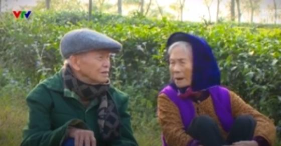 132 1 Ben Nhau 70 Nam Cu Ba Cuoi Mom Mem Hoi Ong Ong Yeu Toi Vi Dieu Gi Khien Trieu Nguoi Lim Tim