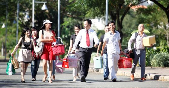 132 1 Cach Song Cua Viet Kieu Voi Luong Hon 50 Trieuthang De Mua Nha Sam Xe Va An Cu