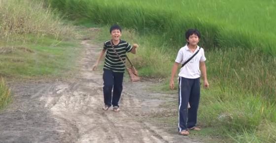 132 1 Cach Bo Hoai Linh Day Con Khien Nguoi Xem Rung Rung Nuoc Mat Qua Y Nghia
