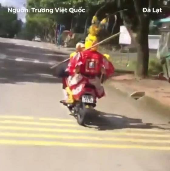 132 2 Dang Di Duong Thi Bat Gap Bat Gioi Deo Ngo Khong Di Da Lat Vui Trung Thu