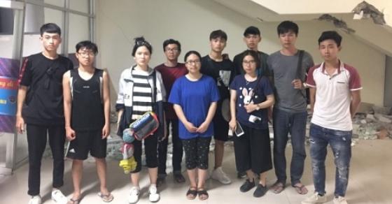 132 1 Chang Trai Viet Va 2 Phut Sinh Tu Trong Dong Dat Kinh Hoang O Indonesia