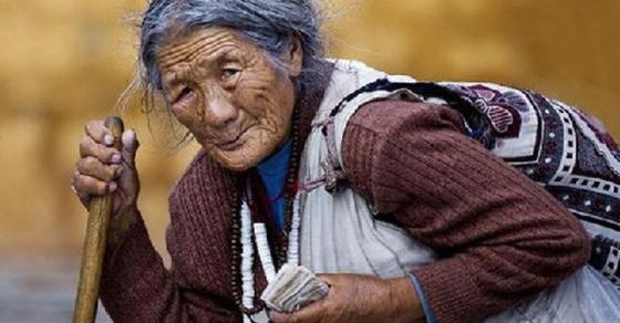 132 1 Mang O Di Ban Chi Noi Voi Khach 2 Cau Ba Cu Da Ban Duoc 20 Cai O Trong Vong Vai Phut