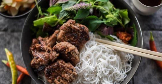 132 3 6 Mon Qua Am Thuc Viet Dem Den Cho Nuoc Uc