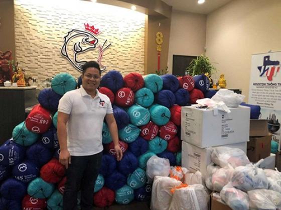 132 1 Nha Hang Viet O My Chi 2000 Usd Tang Qua Cho Nguoi Vo Gia Cu De Cam On Cong Dong