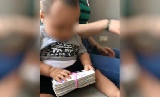 132 2 Anh Pha Bang Nhom Viet Trong Can Sa Tu Video Em Be Choi Voi Xap Tien