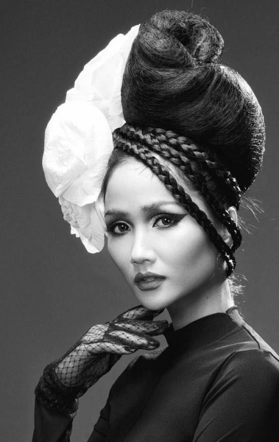 132 8 Ngo Ngang Truoc Hinh Anh Day Quyen Ru Cua Hhen Nie Tren Trang Bia Tap Chi My Noi Tieng