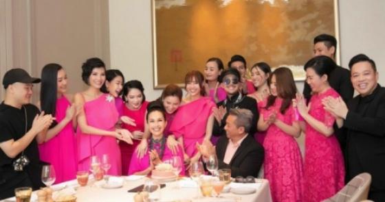 132 1 Lo Dien Ong Xa Doanh Nhan Cua Nu Hoang Anh Lich Diem My Trong Tiec Sinh Nhat Tron 56 Tuoi