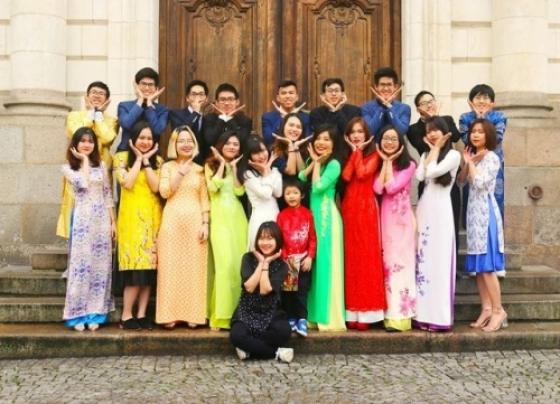 132 1 Giao Thua Huong Ve Que Huong Cua Cac Du Hoc Sinh Viet Tren The Gioi