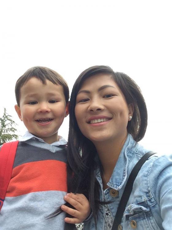 132 5 Co Be Hmong Gay Bao Mxh 14 Nam Ve Truoc Vi Vu Troi Tay Cung Chong Bi Va 2 Con Xinh Xan