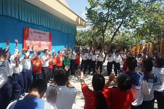 132 1 Kieu Bao Khap The Gioi Vuot Hon 1000 Hai Ly Tham Quan Dan Truong Sa