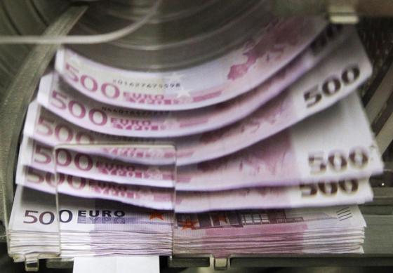 132 2 To Tien 500 Euro Chinh Thuc Di Vao Di Vang