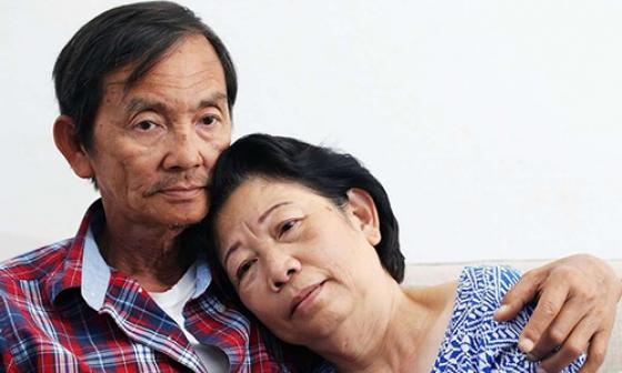 132 1 Hai Nguoi Viet No Luc Xin Visa Sang My Hien Tuy Cuu Anh Trai Mac Bao Benh