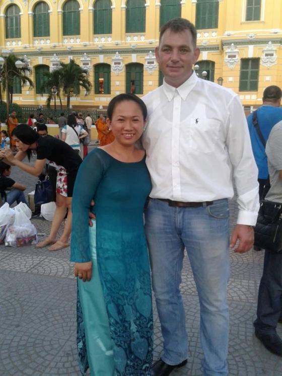 132 2 Chang Tay Phai Long Sai Gon Vi Yeu Ao Dai Cung Vo Lap Nghiep Ban Xuc Xich