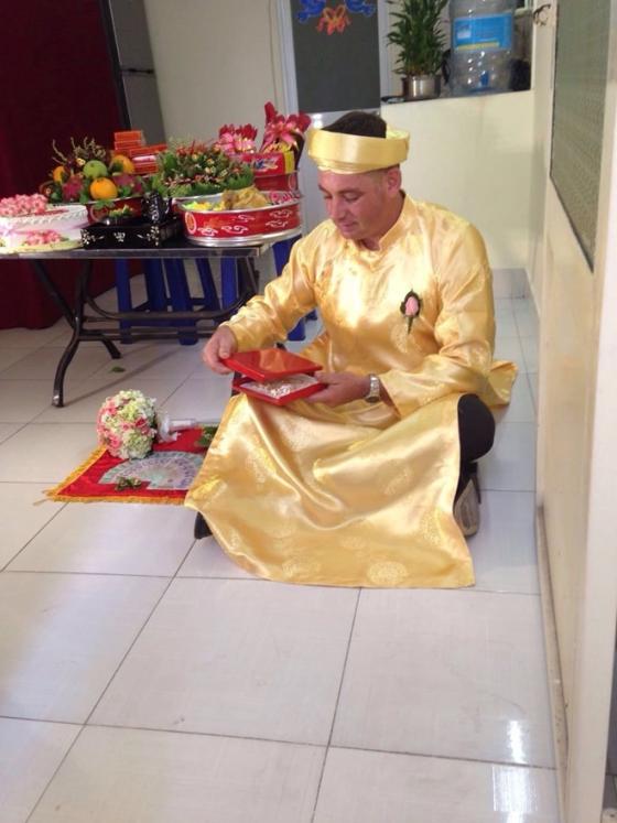 132 4 Chang Tay Phai Long Sai Gon Vi Yeu Ao Dai Cung Vo Lap Nghiep Ban Xuc Xich