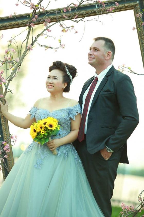 132 5 Chang Tay Phai Long Sai Gon Vi Yeu Ao Dai Cung Vo Lap Nghiep Ban Xuc Xich