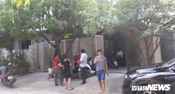 132 2 Vo No Hang Tram Ty Dong Rung Dong Da Nang Nhieu Nguoi Lam Canh Trang Tay