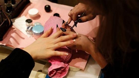 132 1 Lao Dong Viet Trong Cac Tiem Nail Va Trai Trong Can Sa O Anh