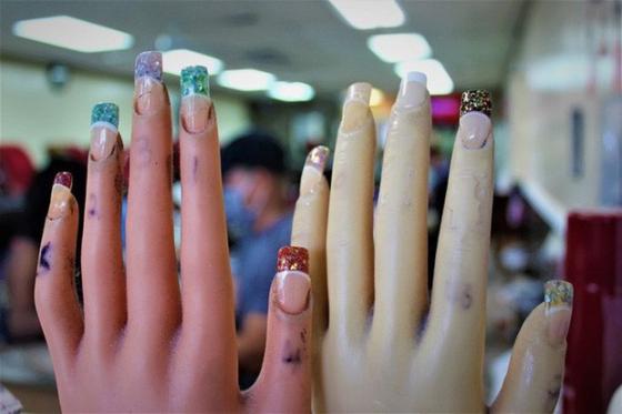 132 3 Cau Chuyen Cua 2 Phu Nu Goc Viet Lam Nghe Nail O My Tien Kiem De Nhung Nuoc Mat Chay Nguoc Vao Trong Danh Doi Suc Khoe De Muu Sinh Tren Dat Khach
