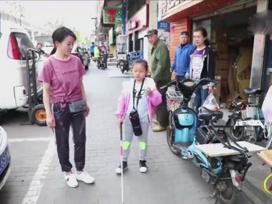 132 1 Xuc Dong Cau Chuyen Me Gia Vo De Con Gai Mu Tu Den Truong Suot 5 Nam