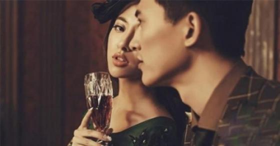 132 1 Nham Mat Dua Chan Ket Hon Vi Lo Co Bau Roi Lai Voi Va Ly Hon